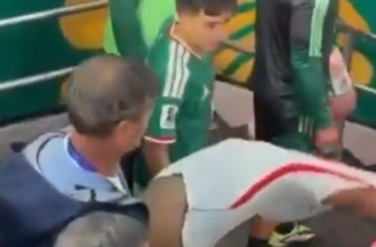 #VIDEO // Jude Bellingham busca al Gilberto Mora en los vestidores para intercambiar camisetas