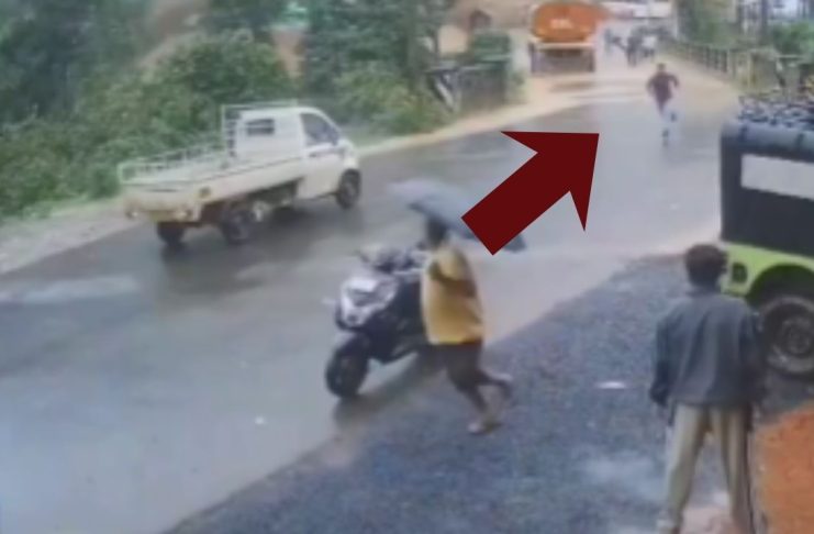#VIDEO // Se reportan varios reportan muertos y heridos tras deslizamiento de tierra, India