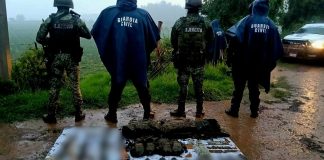 Delincuentes abandonan camioneta robada con armas, droga y equipo táctico en Erongarícuaro