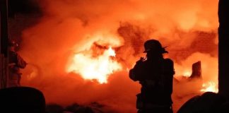 Arde bodega de llantas abandonadas al norte de Morelia