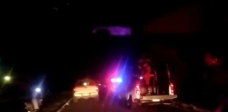 Una mujer sin vida y un menor lesionado tras ser arrollados a bordo de su moto, la carretera Apatzingán–Aguililla