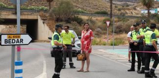 Vecinos de Bédar piden volver a sus casas para rescatar y alimentar a sus mascotas tras el incendio