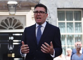 Primer ministro británico asegura que confrontará a Trump si los intereses del Reino Unido lo requieren