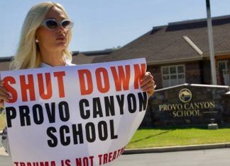 Revocan licencia a internado de Utah donde Paris Hilton denunció haber sufrido abusos