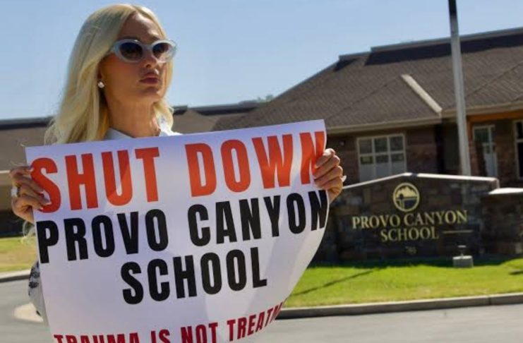Revocan licencia a internado de Utah donde Paris Hilton denunció haber sufrido abusos