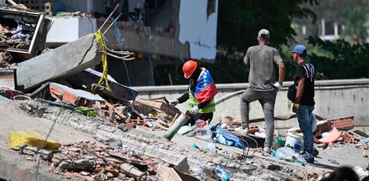 Suman 2 mil 295 muertos y más de 6 mil rescatados por los sismos en Venezuela