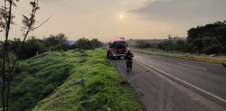 Volcadura de taxi deja 3 heridos en la Morelia-Pátzcuaro