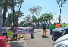 Vecinos bloquean avenida Madero Poniente por severas inundaciones en sus viviendas