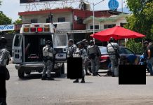 Motociclista sufre probable fractura tras accidente vial en Apatzingán