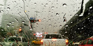 ¿Qué hacer si te sorprende una tormenta mientras conduces? Recomendaciones para evitar accidentes