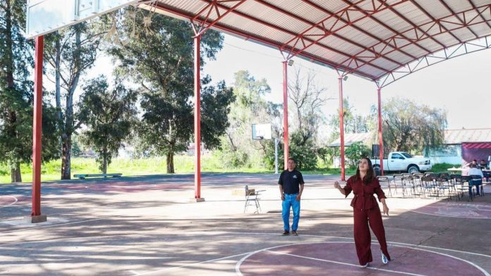 Moni Valdez fortalece espacios deportivos