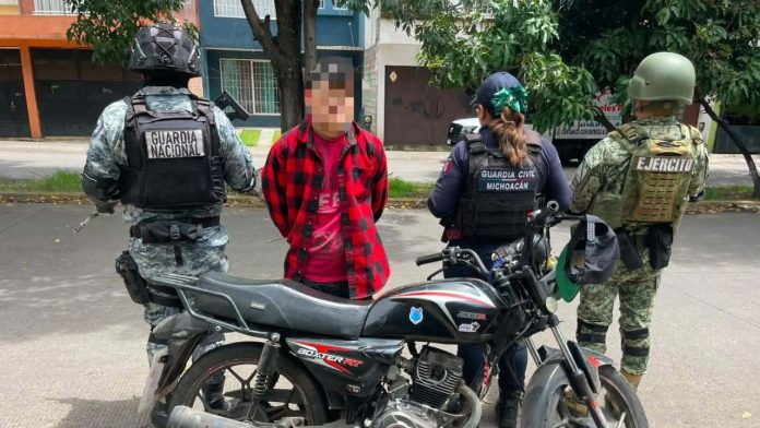 Detienen a motociclista en posesión de droga en Villas del Pedregal
