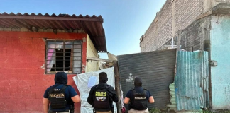 Caen 3 presuntos narcomenudistas tras cateos de la FGE en Morelia