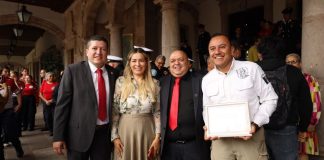 Reconoce Vicente Gómez Núñez a bomberas y bomberos en su día