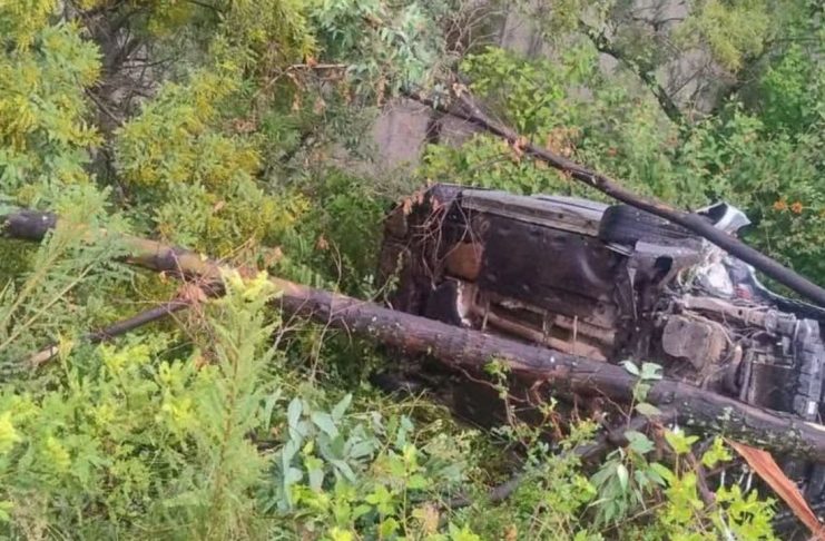 Vuelca automóvil en la carretera Morelia-Mil Cumbres