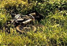 Pareja queda herida al derrapar en motocicleta sobre la Apatzingán-Nueva Italia