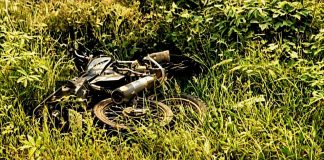Pareja queda herida al derrapar en motocicleta sobre la Apatzingán-Nueva Italia