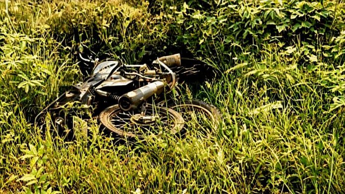 Pareja queda herida al derrapar en motocicleta