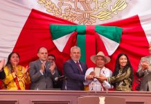 Celebra Bedolla entrega de presea a comunidades mazahuas y destaca el respeto a su autodeterminación