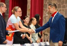 A no perder sus raíces, llama Yarabí Ávila a egresadas y egresados de Idiomas
