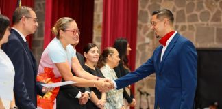 A no perder sus raíces, llama Yarabí Ávila a egresadas y egresados de Idiomas