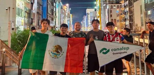 Alumnos del CONALEP conquistan Japón: Ganan primer y segundo lugar en torneo mundial de robótica