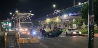 Vuelca auto a la altura de la TAM