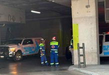 Rescatan a niña de 4 años tras caer a 15 metros de profundidad en plaza de San Pedro, Nuevo León