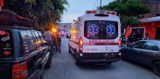 Ejecutan a un hombre a bordo de una camioneta estacionada, en la 22 de Octubre de Uruapan