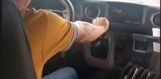 #VIDEO // Usuarios denuncian a chofer de combi por mala atención y circular por zonas prohibidas