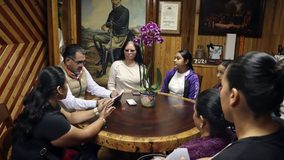 Adán Guillén apoya al Grupo de Danza Uetsini Tsipekua para sus presentaciones en Monterrey