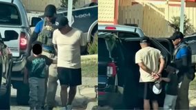 #VIDEO // ICE detiene a niño de 5 años y a su padre cuando iban a un partido de futbol en Texas