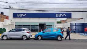 Asaltan a cuentahabiente afuera de banco BBVA en Morelia
