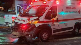 Ambulancia de la CR y camioneta del CECyTEM chocan en Calzada Ventura y avenida Lázaro Cárdenas