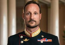Haakon VIII asume el trono de Noruega en un periodo de transición y desafíos para la monarquía