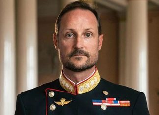 Haakon VIII asume el trono de Noruega en un periodo de transición y desafíos para la monarquía
