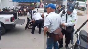 #VIDEO // Denuncian presunto abuso de autoridad de agentes de Tránsito contra un adulto mayor en Huimanguillo