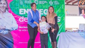 Dayana Pérez encabeza entrega masiva de útiles y mochilas para el regreso a clases en Salvador Escalante