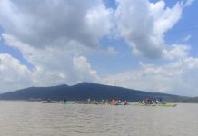 Adolescente muere ahogado tras volcadura de canoa en el Lago de Pátzcuaro
