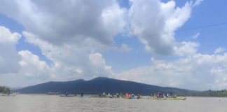 Adolescente muere ahogado tras volcadura de canoa en el Lago de Pátzcuaro