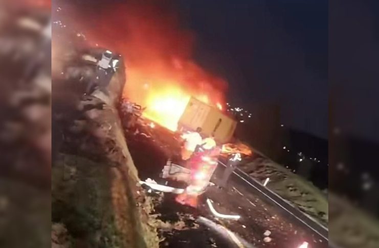#VIDEO // Arde tráiler tras accidente en la México-Guadalajara