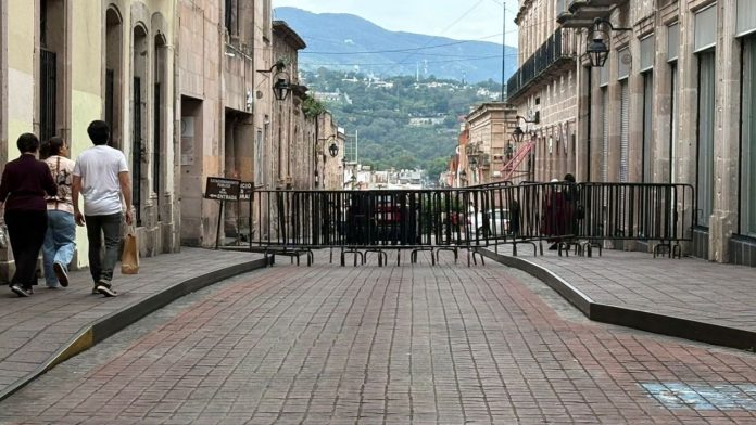 blindan-centro-historico-morelia-ambulantaje-previo-encendido-catedral