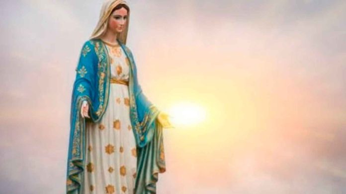 celebra-a-Santa-Maria-y-que-significa-la-Asuncion