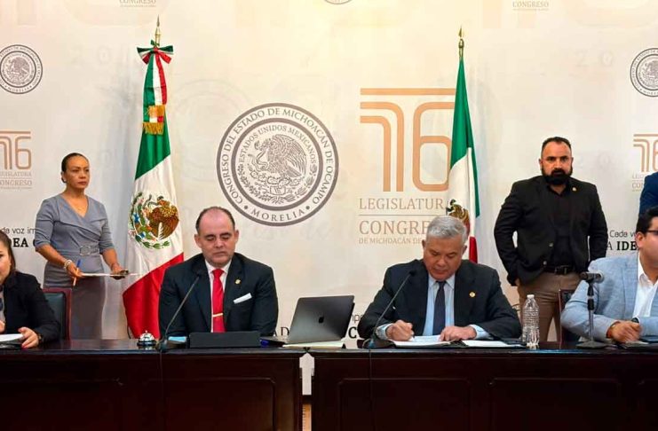 Con 39 votos a favor, Congreso avala prórroga de licencia a Torres Piña