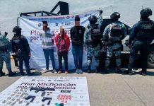 Tras persecución autoridades detienen a 3 sujetos con armamento y droga, en Zamora