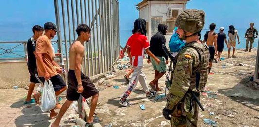 Exteriores de España afirma que los migrantes de Ceuta serán devueltos