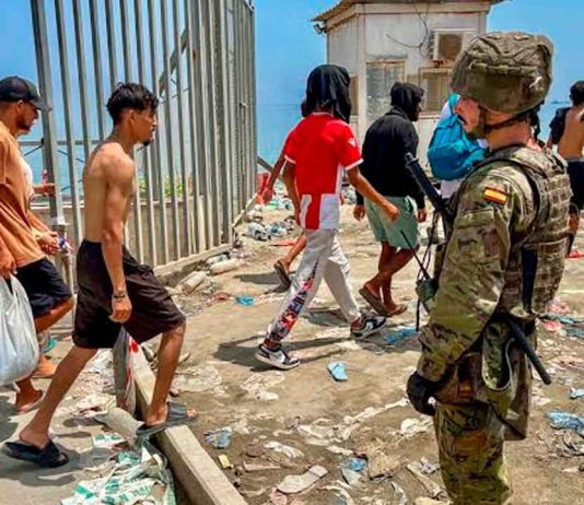 Exteriores de España afirma que los migrantes de Ceuta serán devueltos