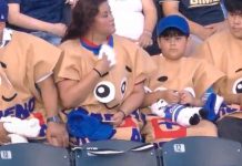 Familia cautivó a la afición de Cruz Azul al llevar a un pequeño disfrazado del costal de cemento al estadio