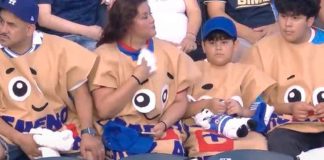 Familia cautivó a la afición de Cruz Azul al llevar a un pequeño disfrazado del costal de cemento al estadio