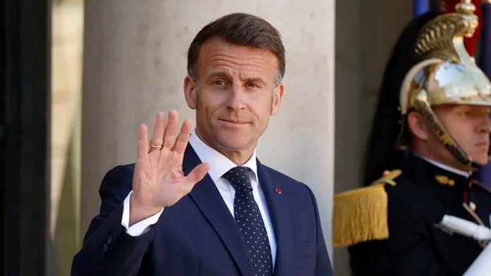 francia-busca-prohibir-uso-telefonos-redes-sociales-escuelas